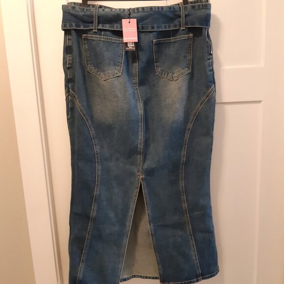 PLT Curvy Denim Belted Skirt - Picture 3 of 6